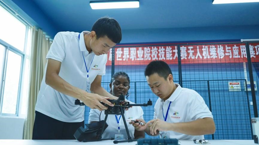 华体育会登录网2个赛项在首届世界职业院校技能大赛中获佳绩